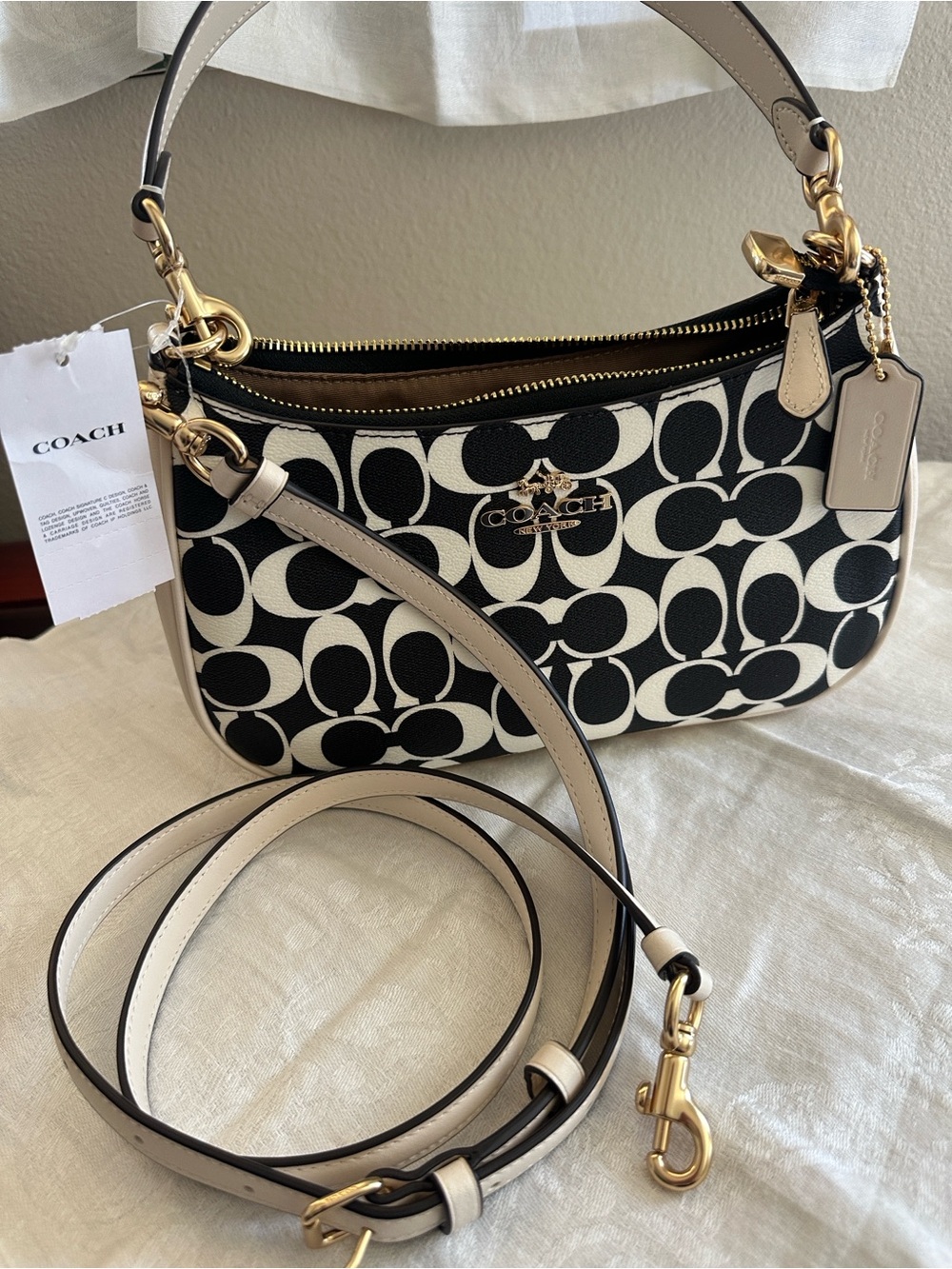 COACH Teri Shoulder Bag In Signature Canvas - Picture 5 of 9